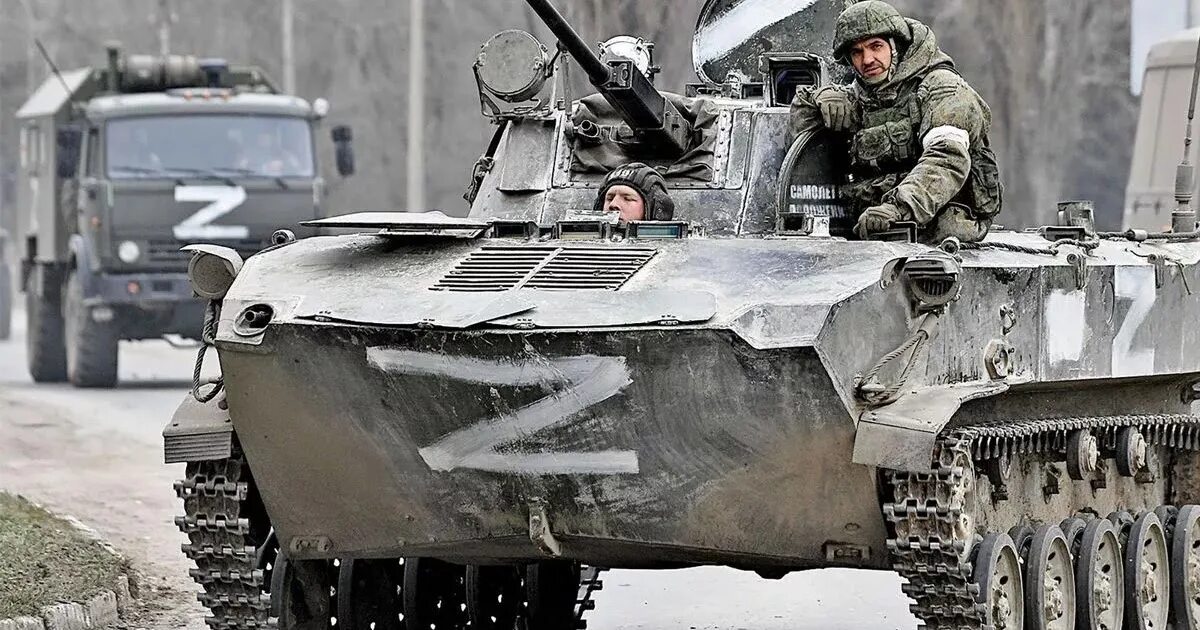 Русский танк с буквой z. Z техники это. Российская техника z. Z на танке. Рсзо бм-27.