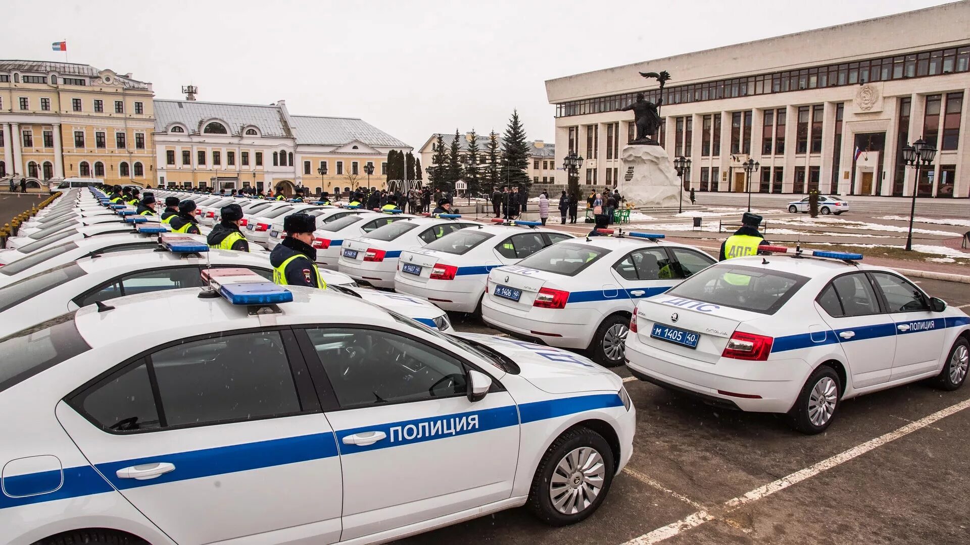 Автопарк полиции. Шкода ДПС Калуга. Полицейская машина. Полицейские машины России. Автомобиль ДПС.