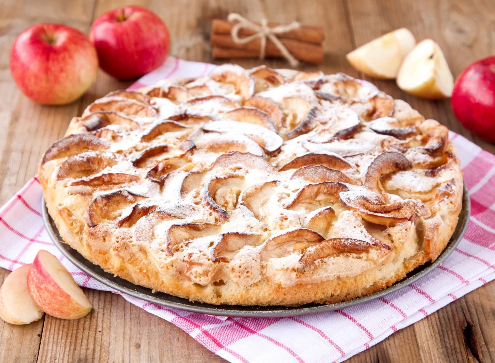 Яблочный пирог люда изи. Яблочный пирог люда изи. Пирог из песочного теста с творогом и яблоками. Люда изи кук выпечка яблочный пирог. Люда изи кук выпечка с яблоками.