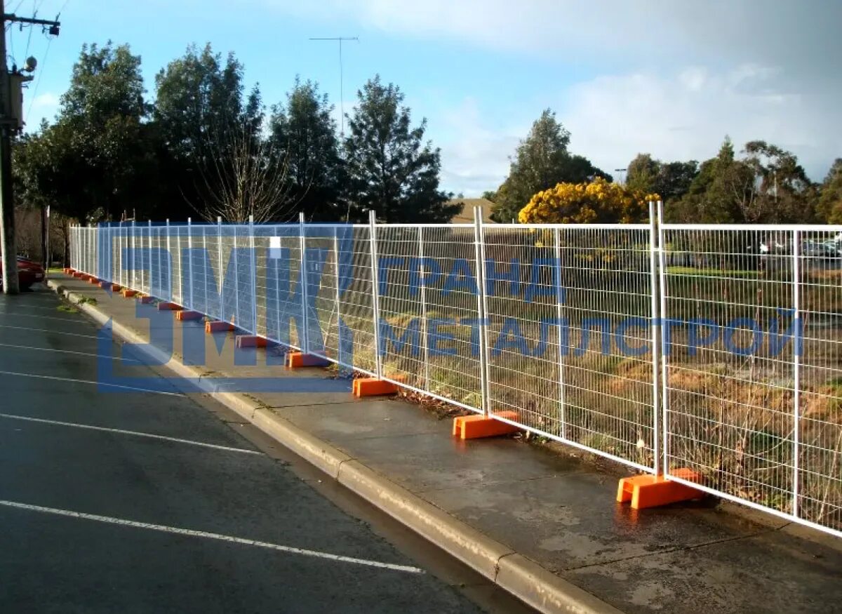 Временный забор. Временное ограждение на блоках фбс. Временный забор. Временные ограждения ту400-28337-79. Сетка для ограждения.