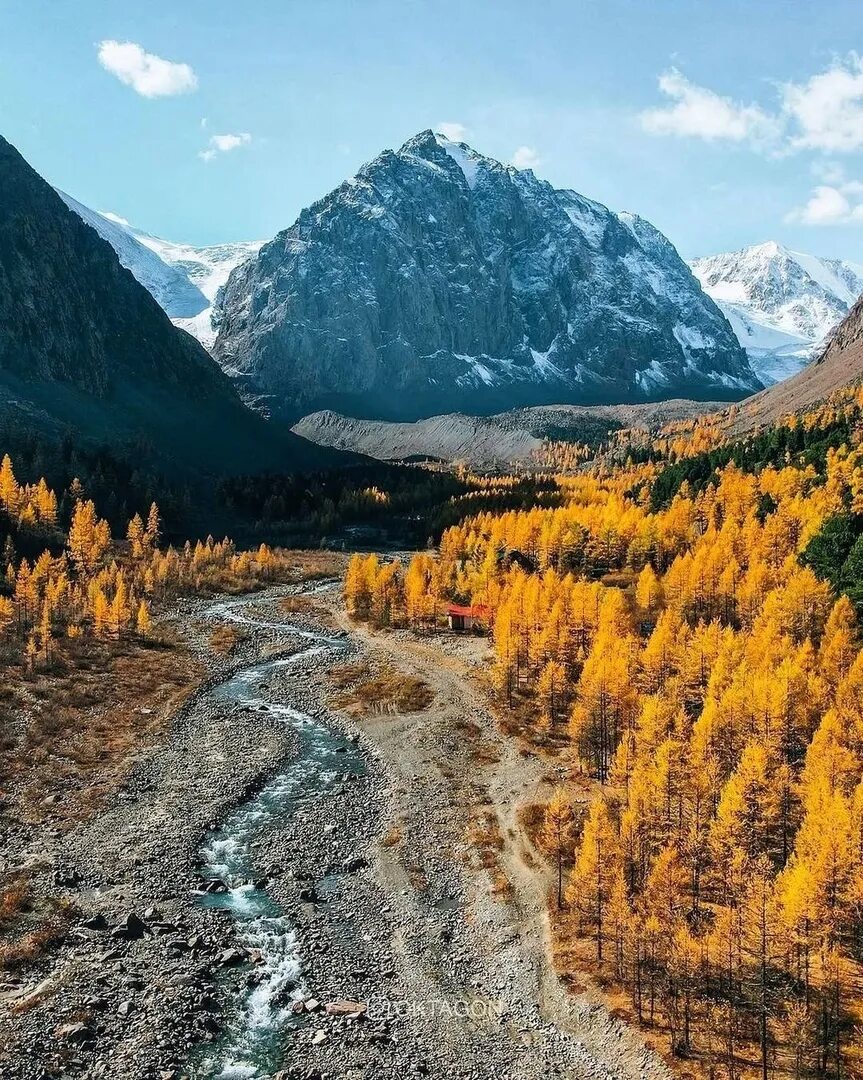 Золотые горы алтая где находится. Актру горный Алтай. Актра гора Алтай. Золотые горы Алтая Алтайские горы. Мультинские озера осенью.