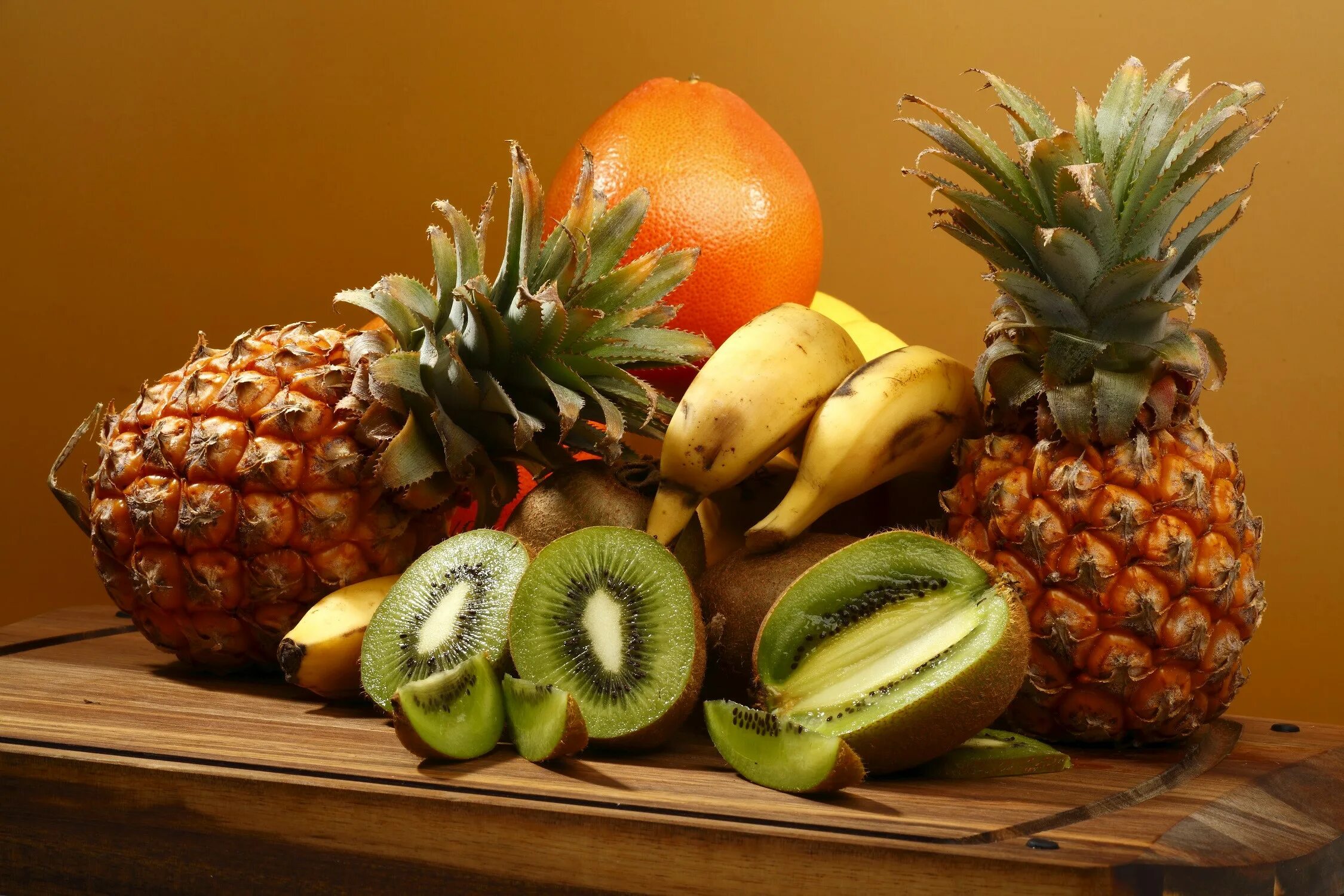 Тропические фрукты банан ананас манго. Тропические фрукты ананасы папайя. Папайя , киви, манго, ананас, банан ,. Банан ананас киви.