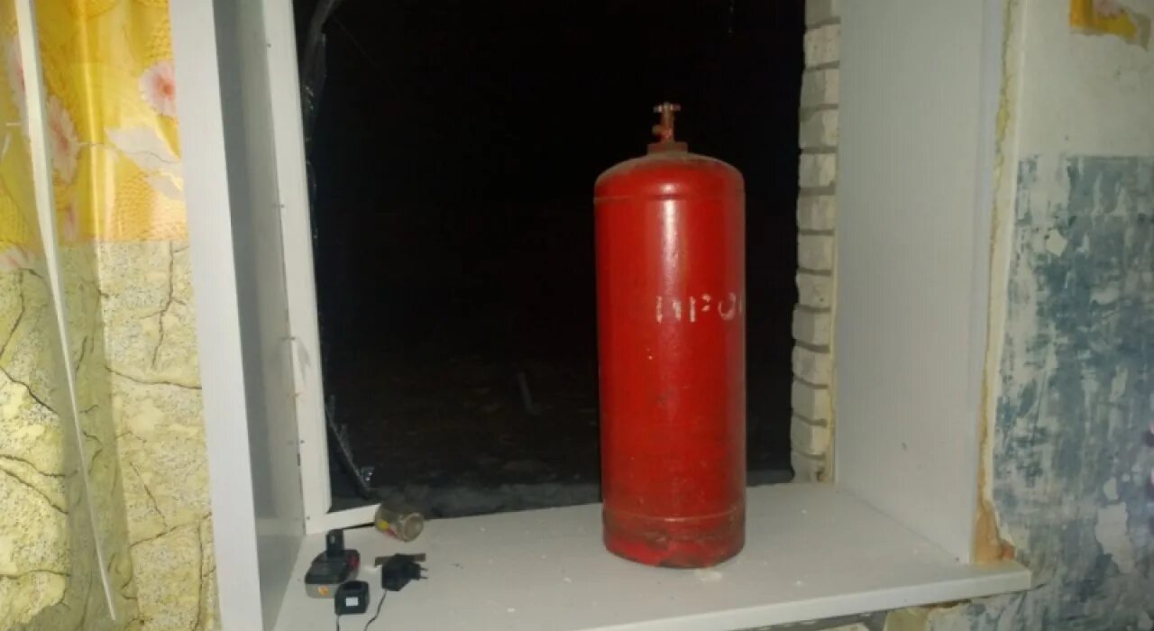 Газовый баллон орехово зуево. Газовый баллон. баллон с газом. неисправный газовый баллон. газовый баллон в квартире.