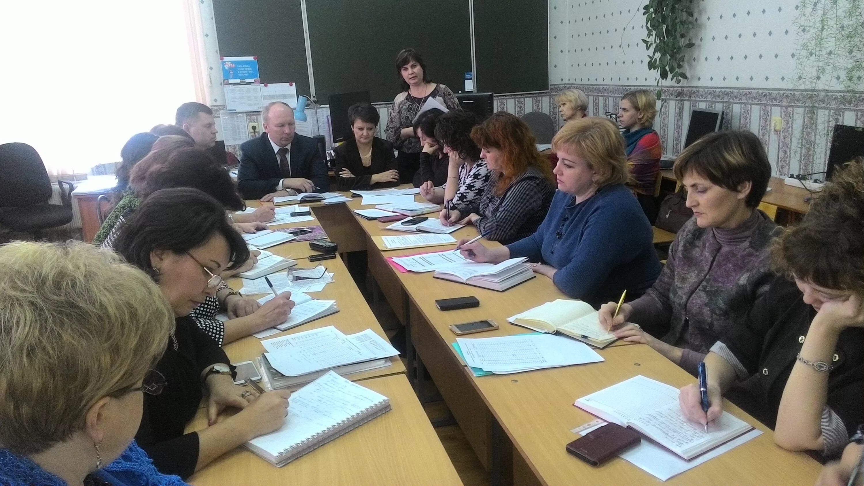 школьники на дистанте. дистанционное обучение бузулук. дистанционное обучение бузулук. бгти преподаватели бузулук официальный. детский сад дистант.