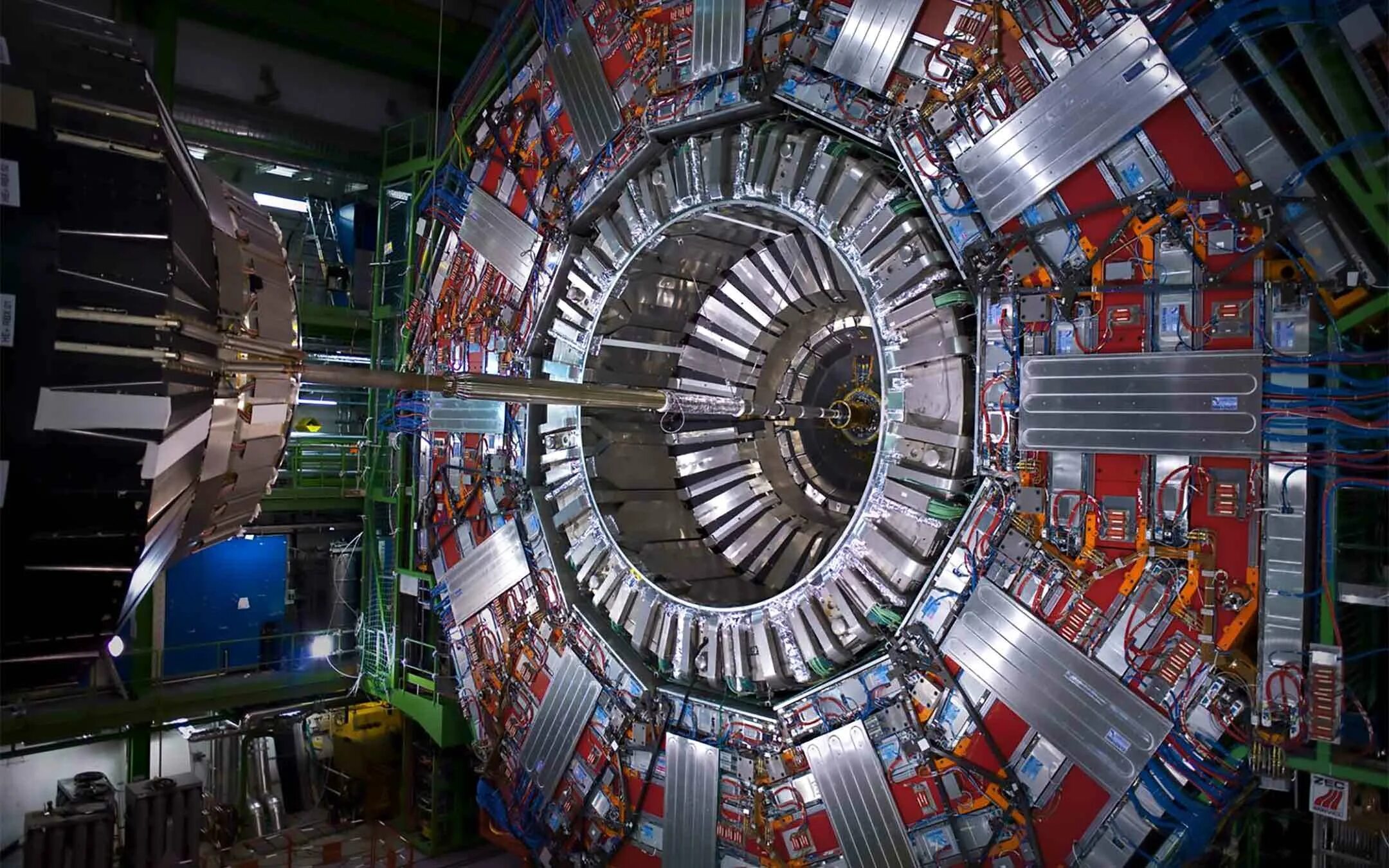 Ускоритель атомных частиц. ЦЕРН коллайдер. Большой адронный коллайдер ЦЕРН. Коллайдер адронный коллайдер. Большой адронный коллайдер в Швейцарии.