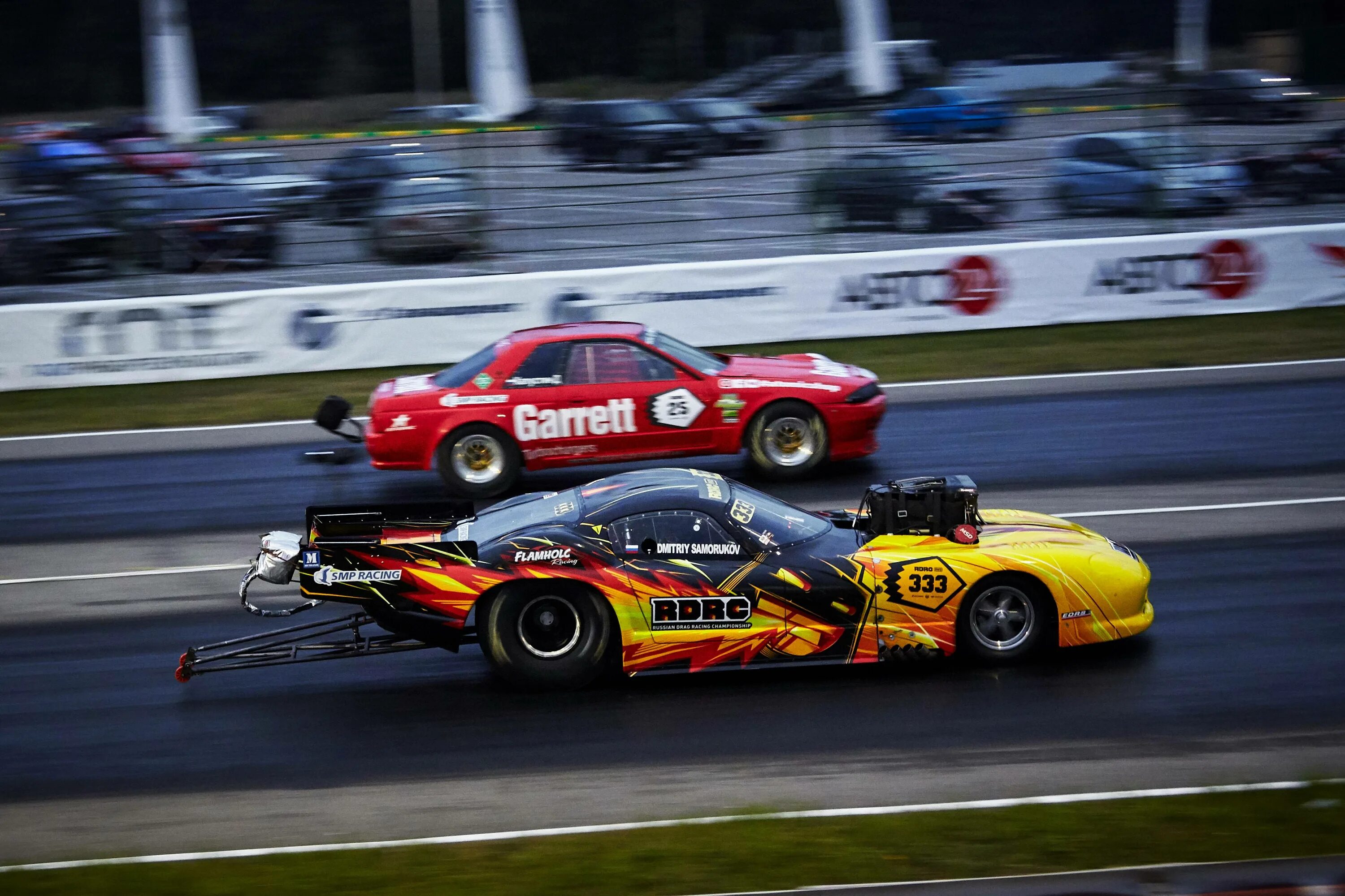 Drag racing car. Машины драг рейсер. Драг рейсинг гонка. Длинная гоночная машина. Гонки на машинах соревнования.