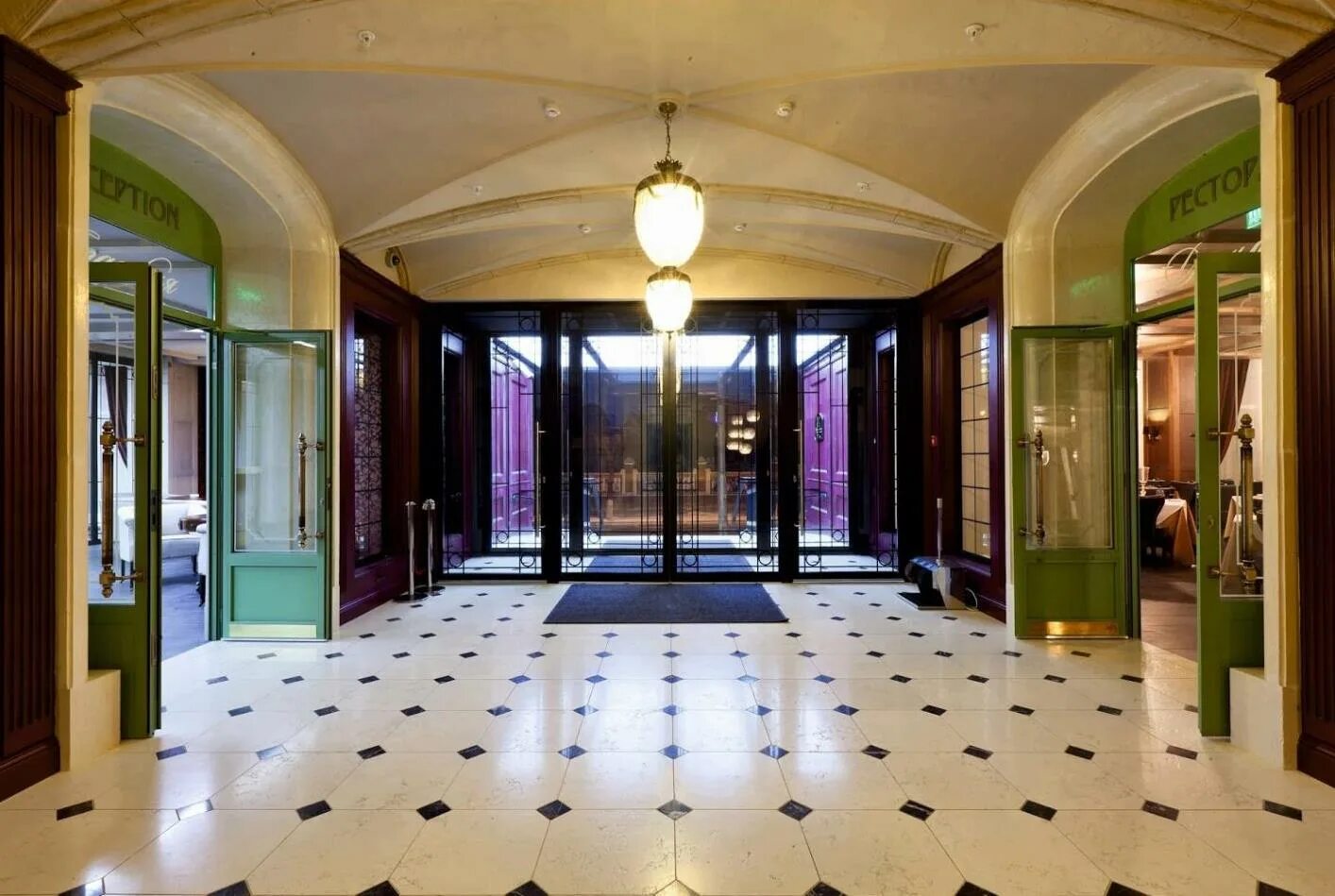 Вестерн тюмень. Best western тюмень. Бест вестерн плюс спасская 4*. Вестерн тюмень. Отель best western plus спасская.