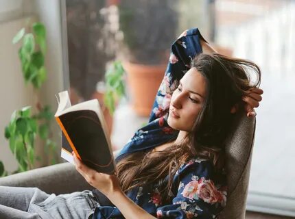 She were reading a book какое время