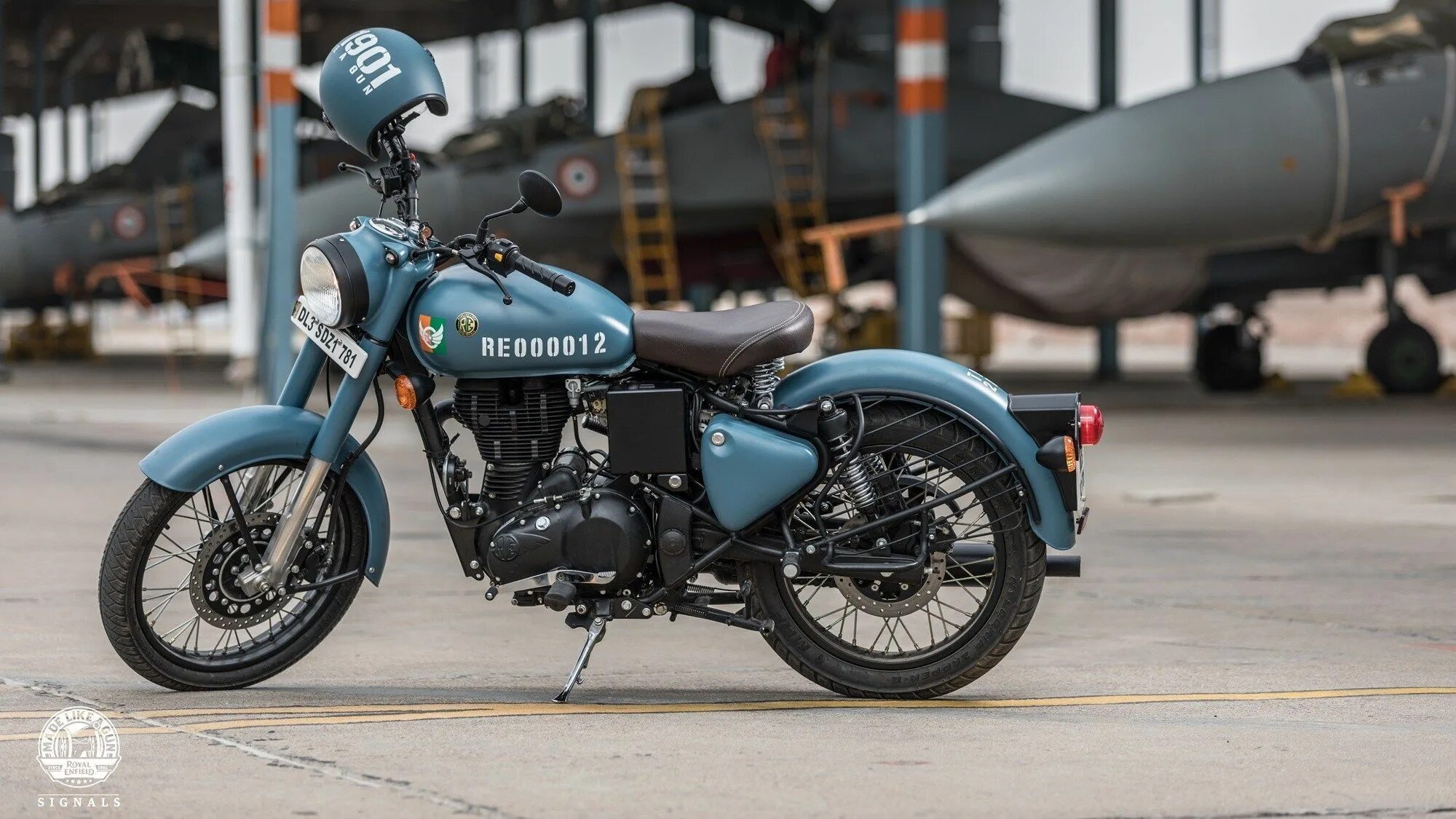 Роял энфилд 350. Royal Enfield Classic 350. Royal Enfield Bullet 350. Роял Энфилд Классик 350. Royal Enfield Hunter 350.