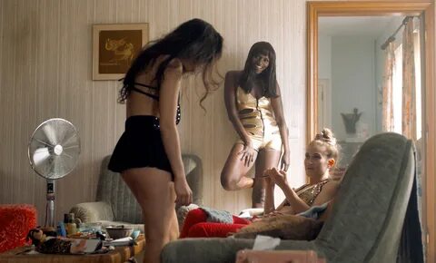 Sara Forestier and Annabelle Lengronne in Жрицы любви (2020) 