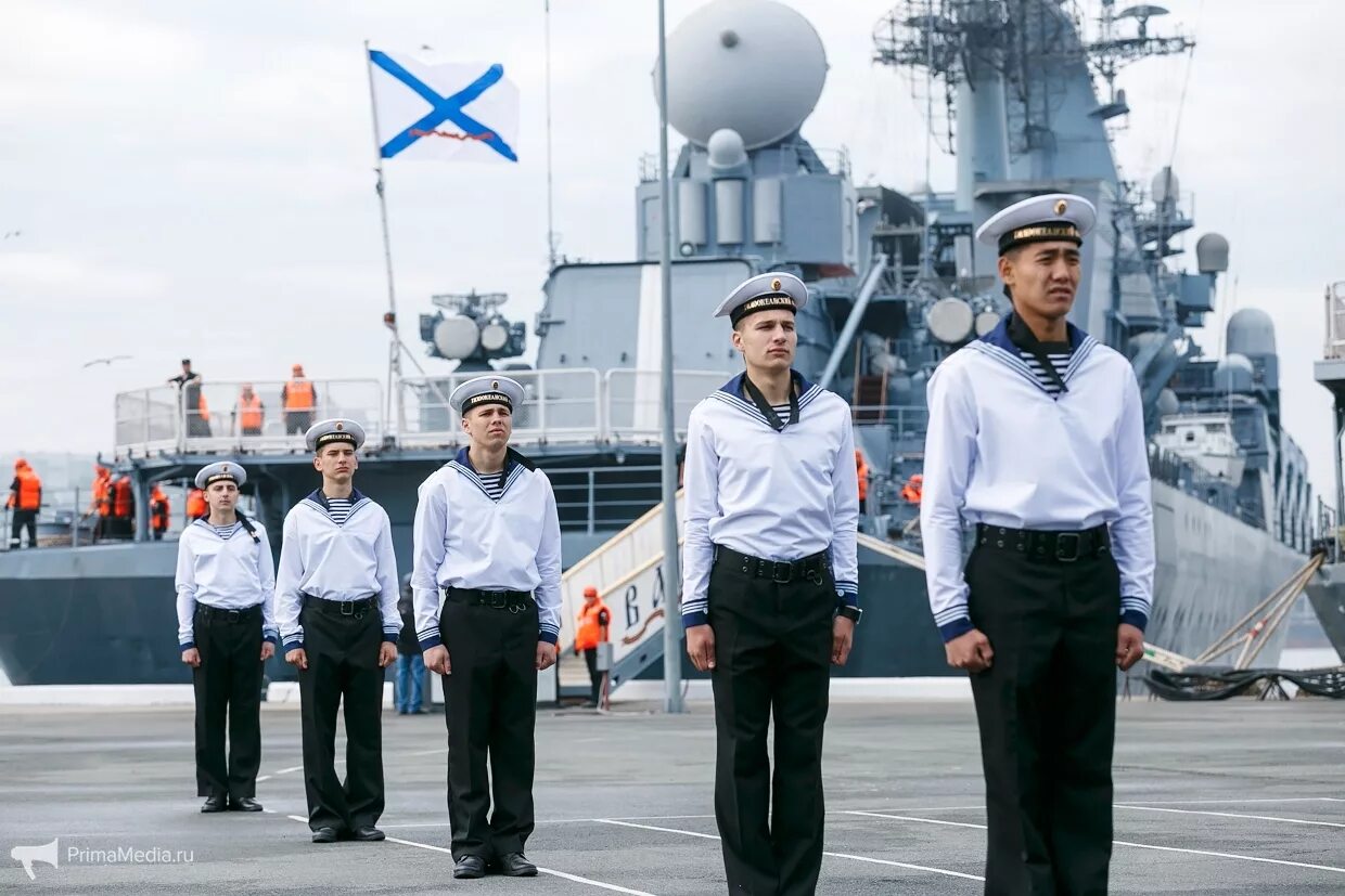 Сколько лет моряку. Сколько лет моряку. Моряки северного флота. Матрос вмф рф. Бескозырка вмф тихоокеанский флот.