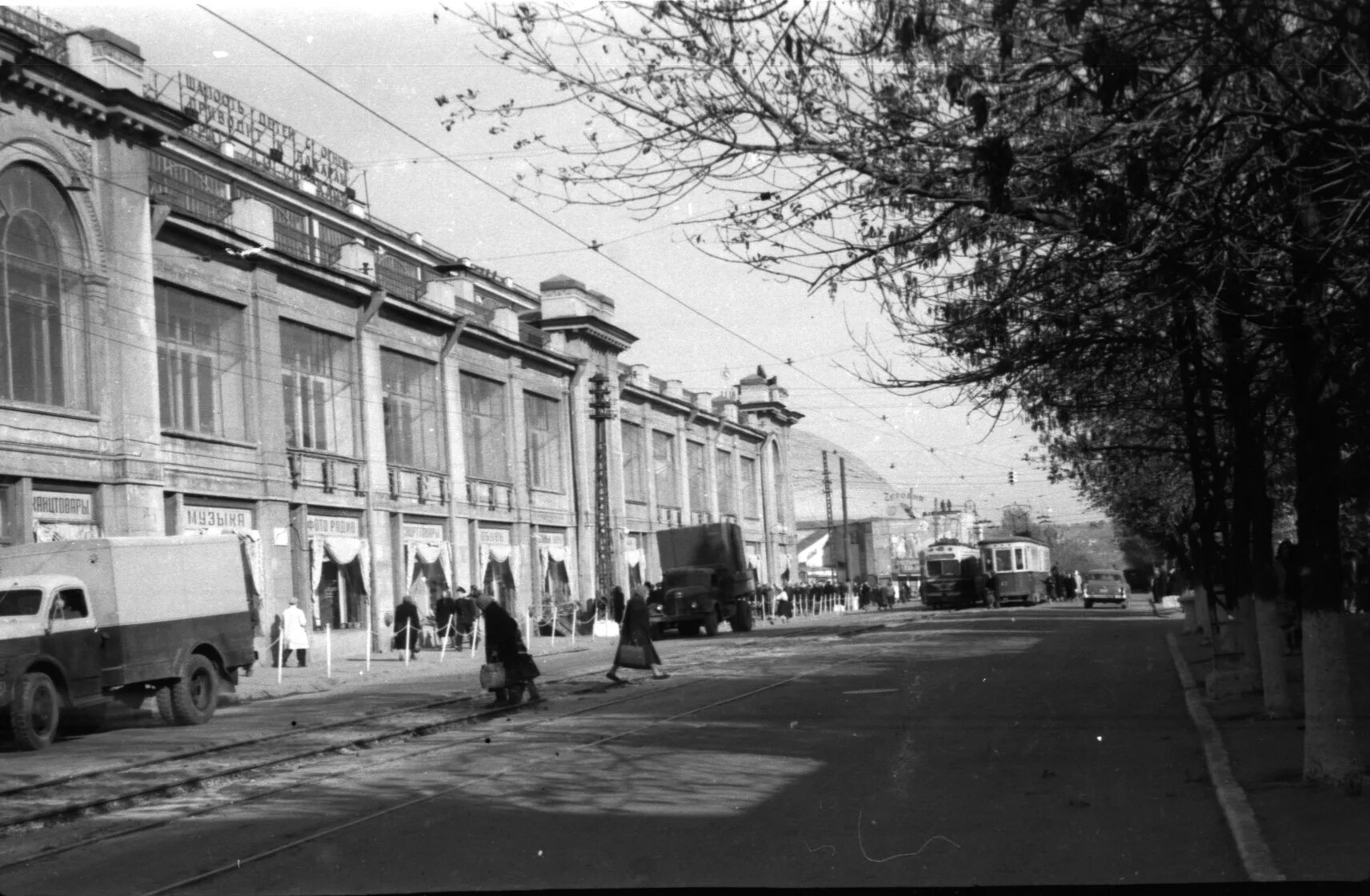 Г саратов ул чапаева. Саратов улица Чапаева Советская. Старый Саратов. Саратов 19 век улица Чапаева. Чапаева Саратов 1947 год.