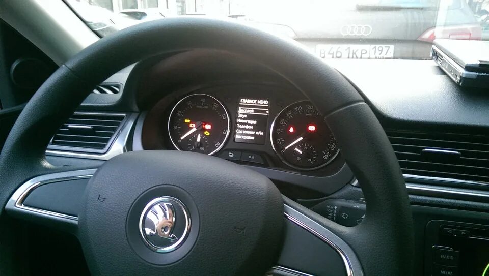 Зняцце і ўстаноўка прыборнай панэлі ў зборы (Skoda Rapid 1, 2012-2022) - "Кузаў 