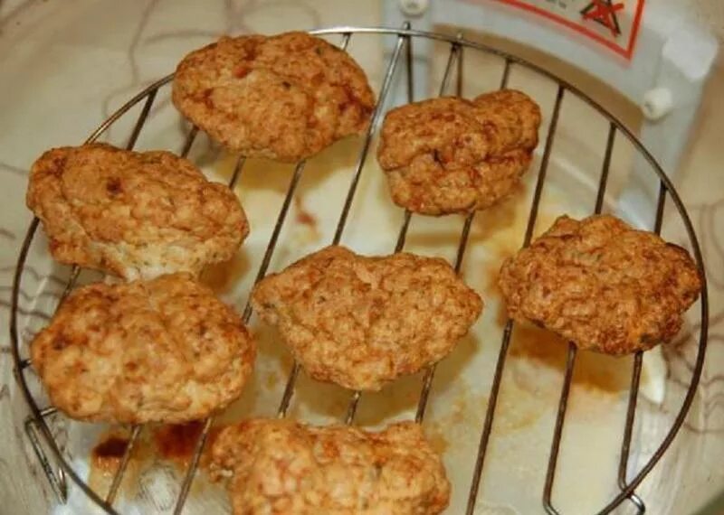 куриные котлеты в аэрогриле. котлеты в аэрогриле. как приготовить паровые котлеты в аэрогриле. котлеты с сыром а аэрогриле. как пожарить готовые котлеты в аэрогриле.