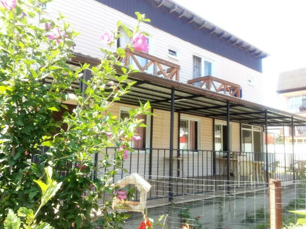 кабардинка зеленый дворик. гостевой дом зеленый дворик. витязево зеленый дворик восточная 10б. анапа дворы. геленджик.