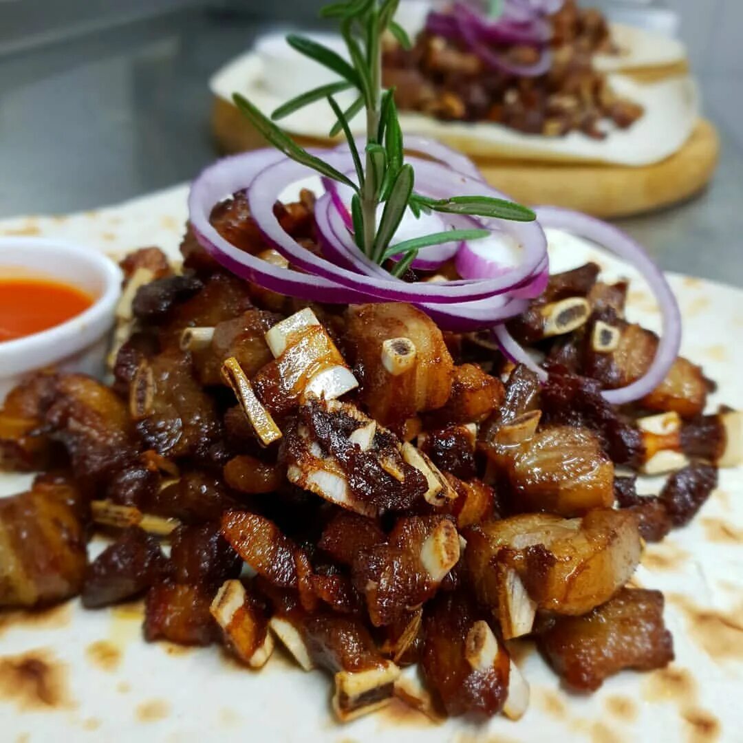 Бараньи ребрышки семечки. Бараньи семечки. Шашлык из бараньих семечек. Ребрышки ягненка острые семечки. Бараньи семечки.