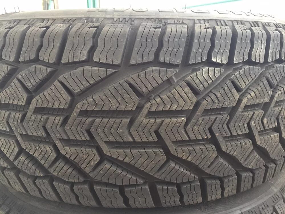 Резина эковижен зимняя липучка 245 45 20. Тигар винтер сув. Резина tigar suv winter. Tigar winter 205/65r15 94t. Kormoran 205/65r16 95h snow.