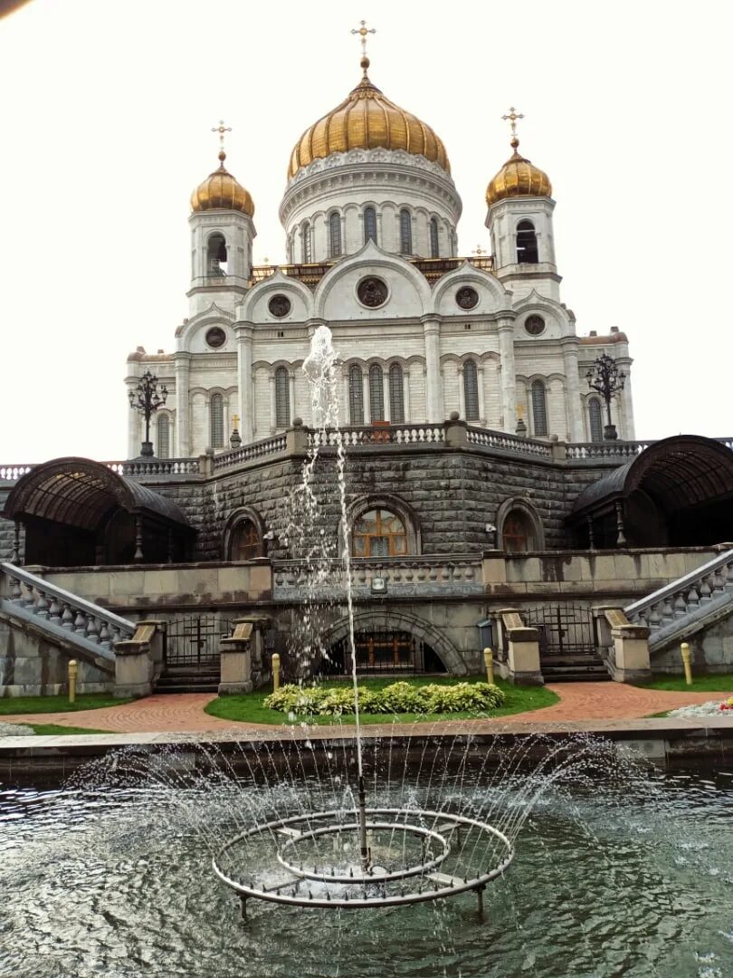 Храм христа спасителя сквер закрыт. Храм христа спасителя парк. Храм христа спасителя. Храм христа спасителя парк. Сквер храма христа спасителя.