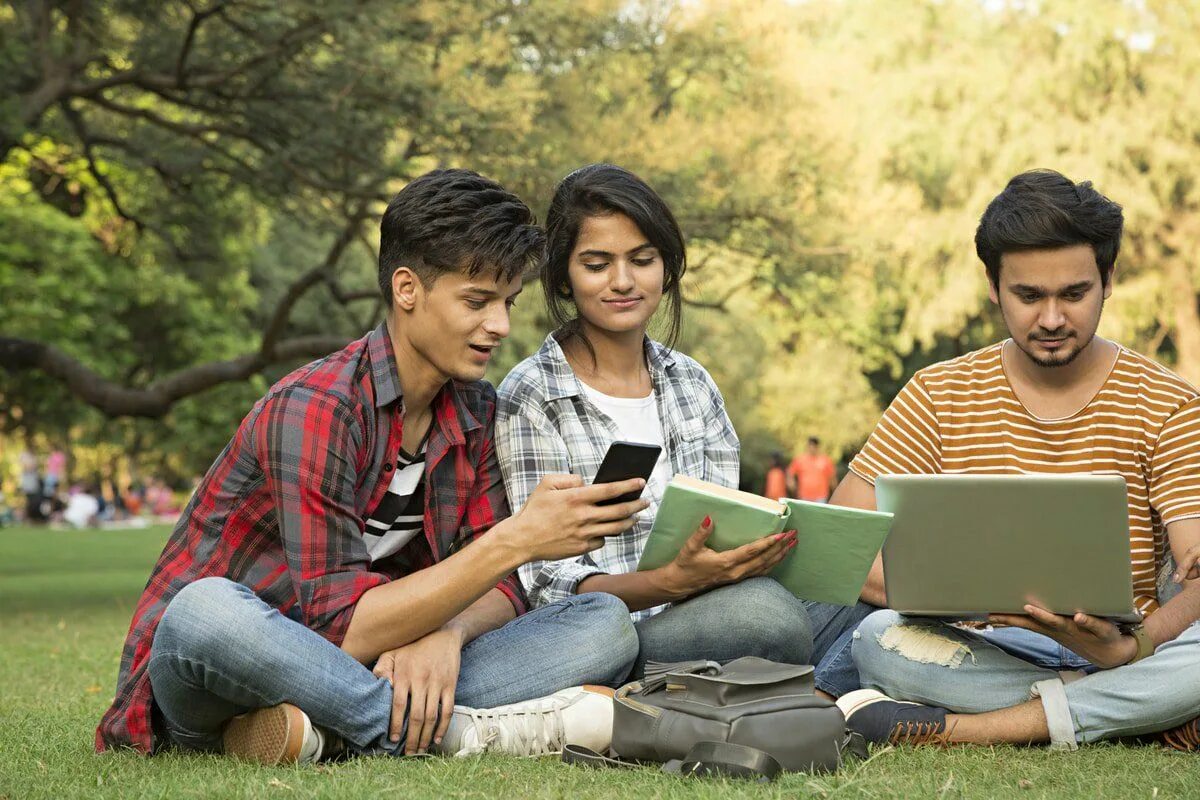 Out of being a student. Иностранные студенты в россии. индийские студенты. коллаж study at university. indian modern students.
