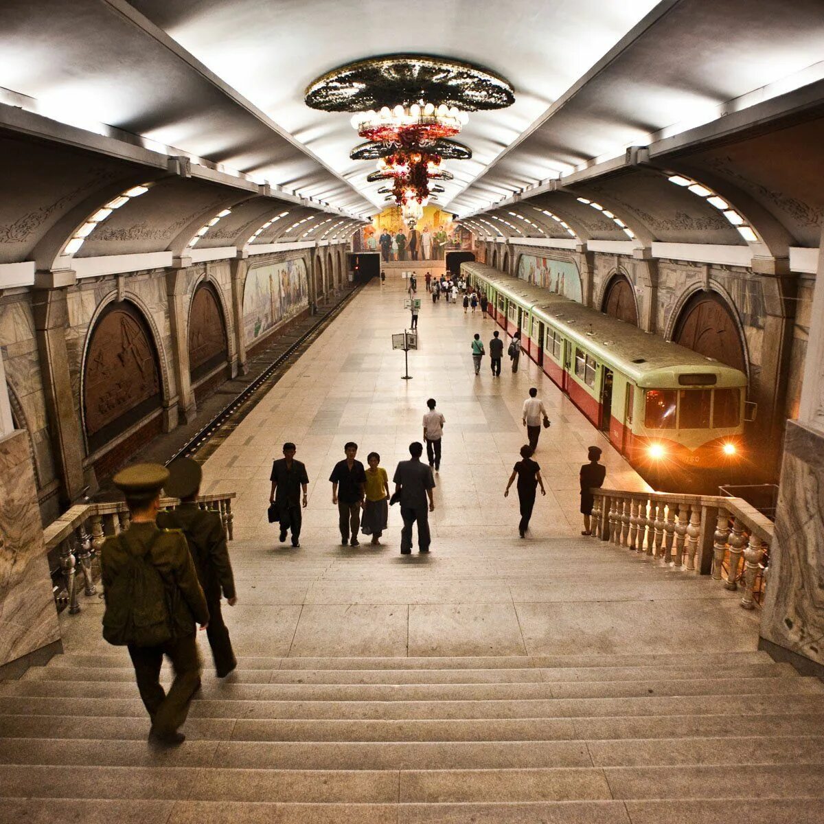 Метро кндр. Метро пхеньяна. метро в корее. метро в северной корее. станция пехунг пхеньян.
