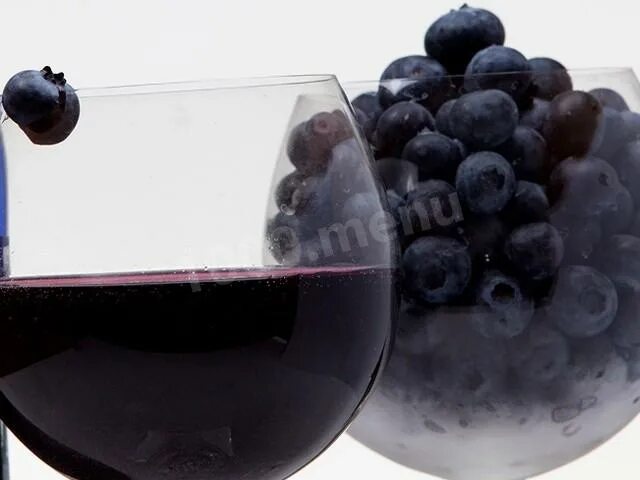 Вино из терна. Ликер из голубики. Вино blueberry. Морс из черники. Вино с черникой.