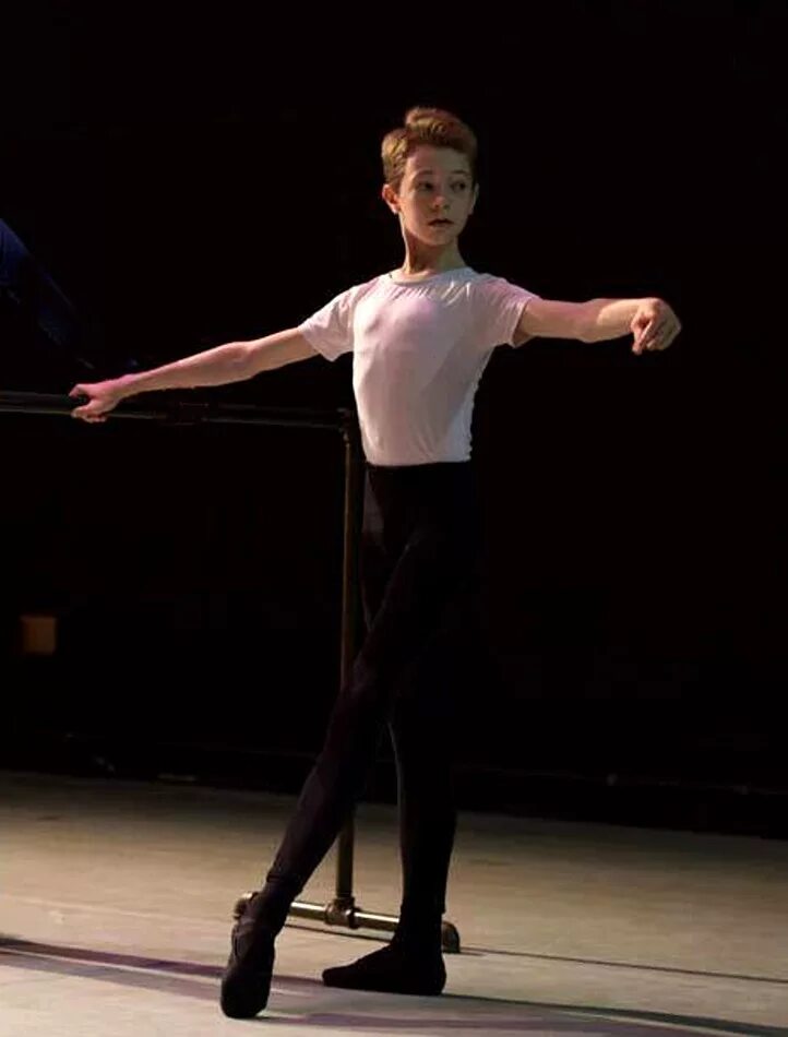 мальчики в балете. балетные юноши в трико. мальчик балерина. фуэте цискаридзе. билли эллиот балетный танцор.