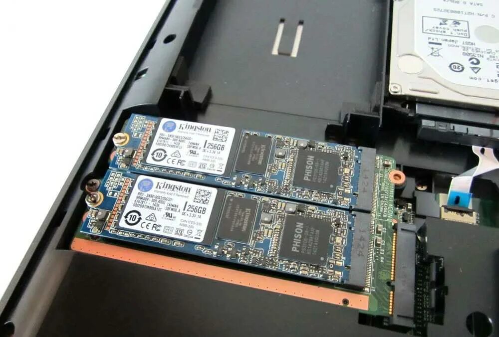 Установить второй ноутбук. SSD m2 для ноутбука Toshiba. Слот m.2 для SSD. SSD накопитель m2. Слот под m2 SSD.