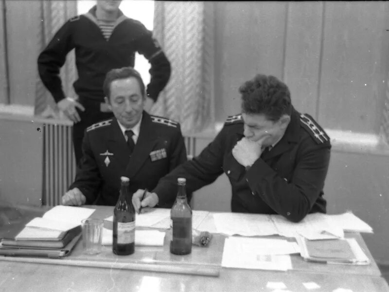 Неклюдов игорь владиславович капитан 1 ранга. Кап. Капитан 1 ранга андрей клокоцкий. Шигин владимир николаевич капитан 1 ранга. Чемодуров владимир тимофеевич капитан 1 ранга.