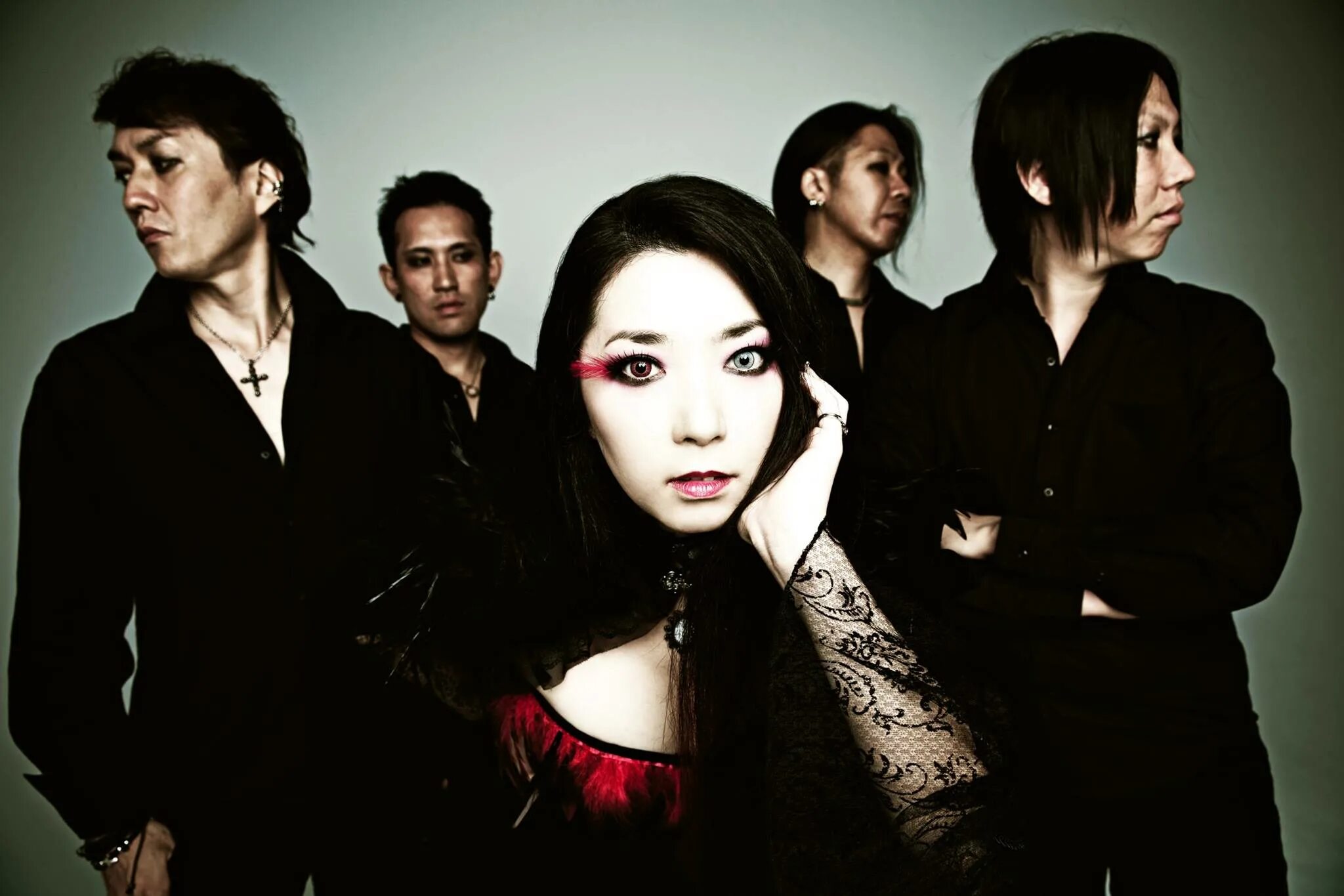 Группа куда. Японский металл с женским вокалом. Born группа Япония. Металл группы Японии. Японские метал группы.