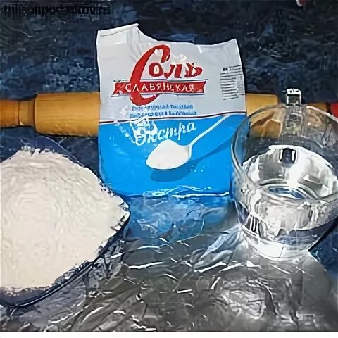 Тесто для поделок. Мука с солью для лепки. Мука соль тесто. Как сделать соленое тесто. Мука соль вода лепка.