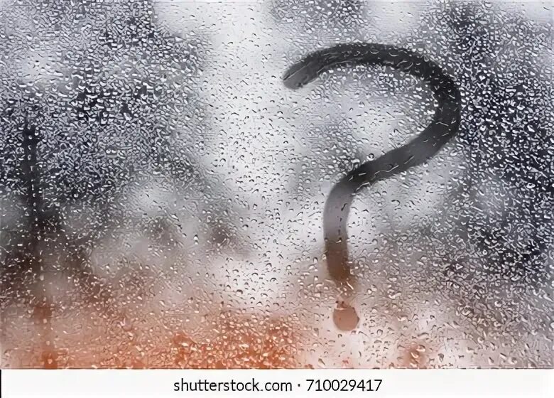 Запотевшие стекла автомобиля. Надпись на запотевшем зеркале. Кандерсант. Конденсат на окнах. Запотевшее стекло.