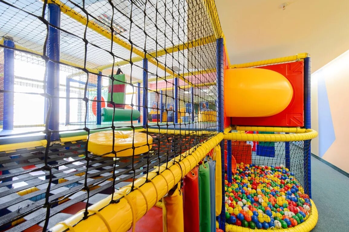 Тейка бум ривьера. Детский развлекательный центр. Серпухов с детьми. Детская площадка возле корстона серпухов. Парк питомник серпухов детская площадка.