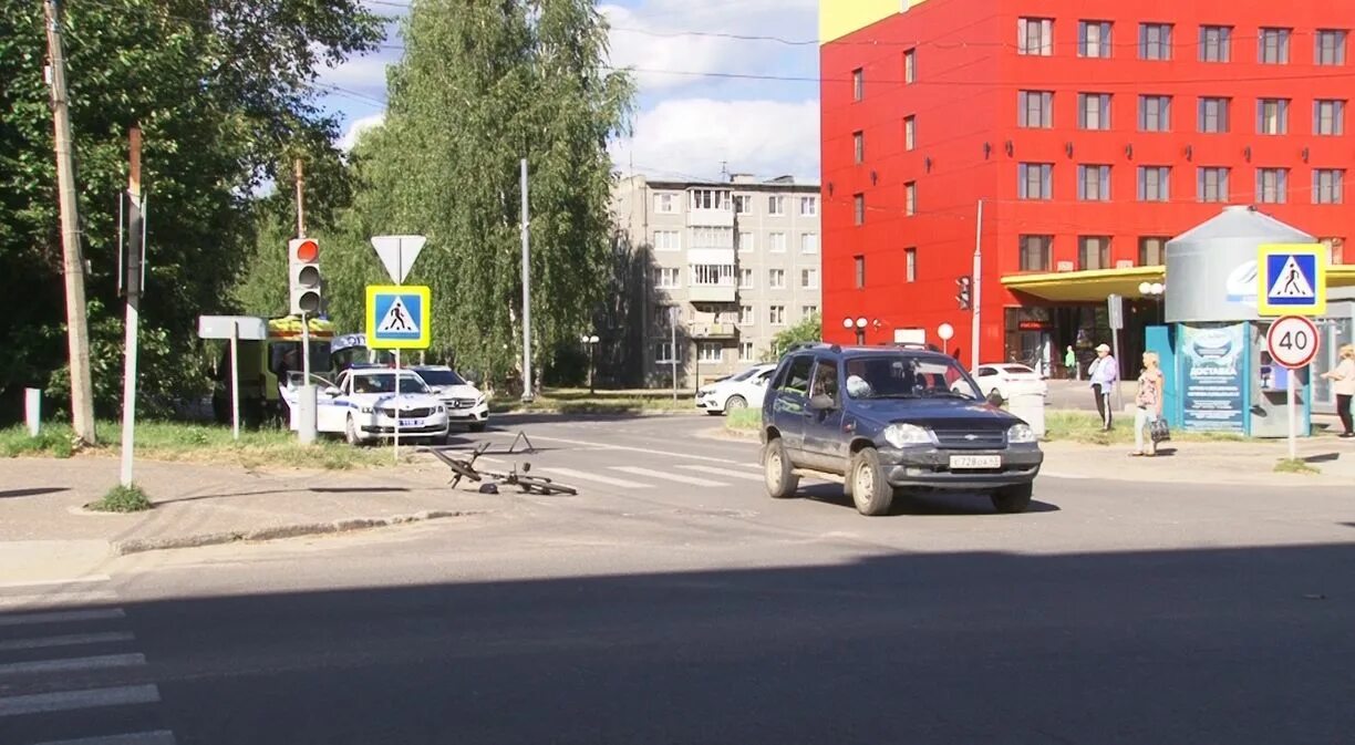 Пр строителей 61. Ленинский проспект 59. молодёжный проспект, 14. пр ленина 32. дтп на проспекте строителей 61 велосипедиста 53 сбили.