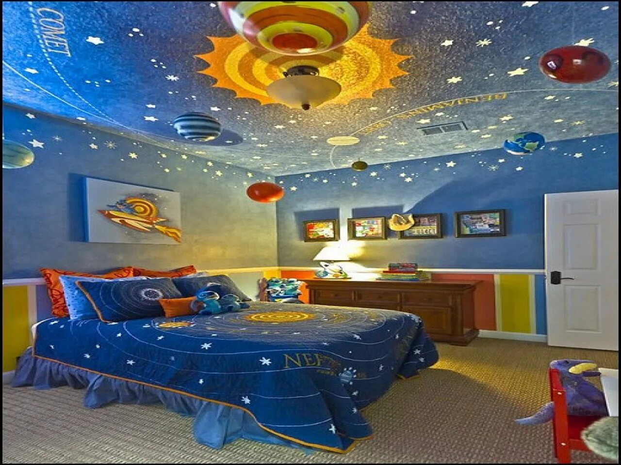 Комната в стиле космос для мальчика. Детская space. Спальня в космическом стиле. Космос в интерьере детской. Интерьер детской для мальчиков космос.