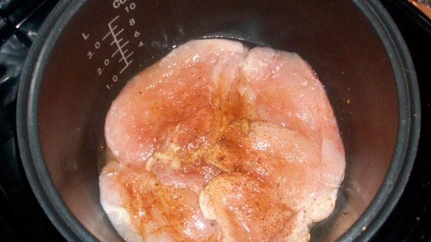 Куриная грудка в мультиварке вкусно. Куриные грудки в мультиварке. филе куриной грудки в мультиварке. куриное филе в мультиварке редмонд. куриная грудка в мультиварке редмонд.