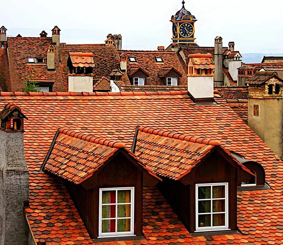 Старая крыша. Крыши старинных домов. Кровля старого дома. Англия черепичная крыша. Дом с железной крышей.