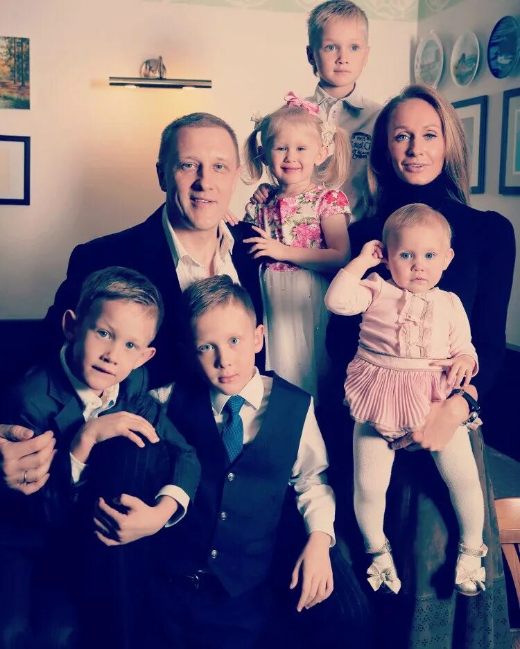 горобченко сергей актер семья. горобченко и невзорова фото. горобченко и невзорова фото. горобченко и полина невзорова. горобченко и полина невзорова.