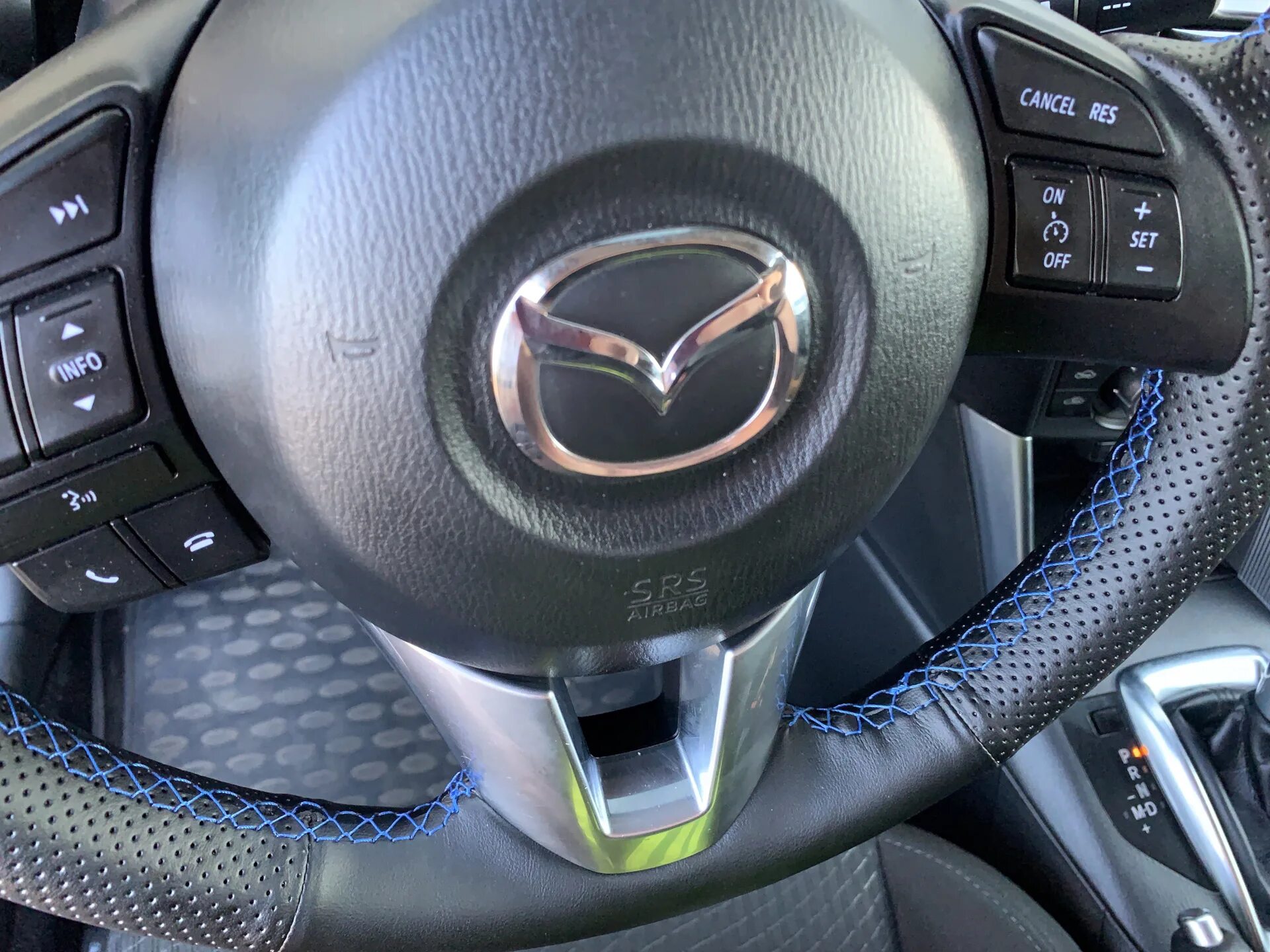 Руль mazda 5. Оплетка на руль мазда сх5. оплетка с алиэкспресс mazda cx-7. анатомический руль cx5. кнопки на руле мазда цх5.