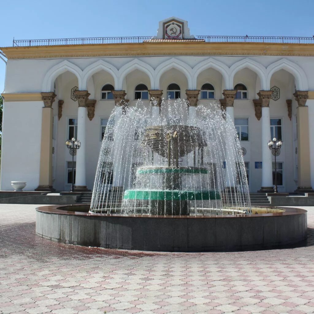 В таразе какая. Тараз Аулие Ата. Химпром Тараз. Курган Джамбула. Тараз розы площадь Джамбула.