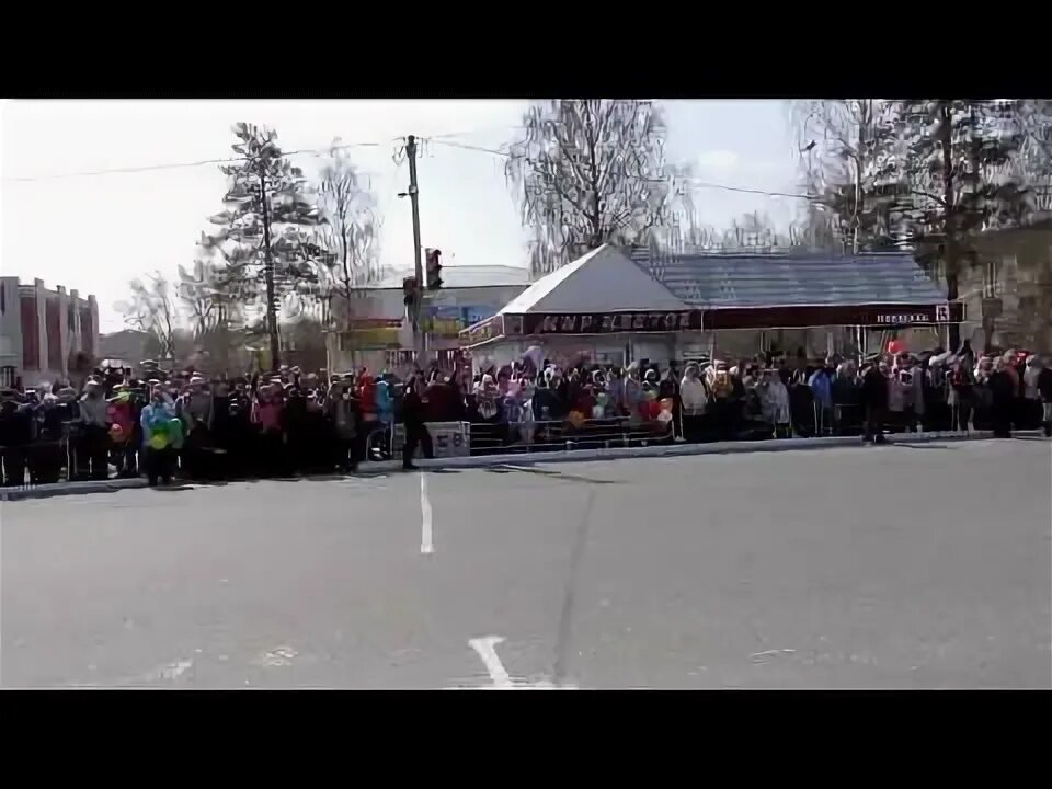 Парад 9 мая качканар. 8 мая шествие со свечами. Кировский качканар площадь. Парад 9 мая качканар. 9 мая качканар.