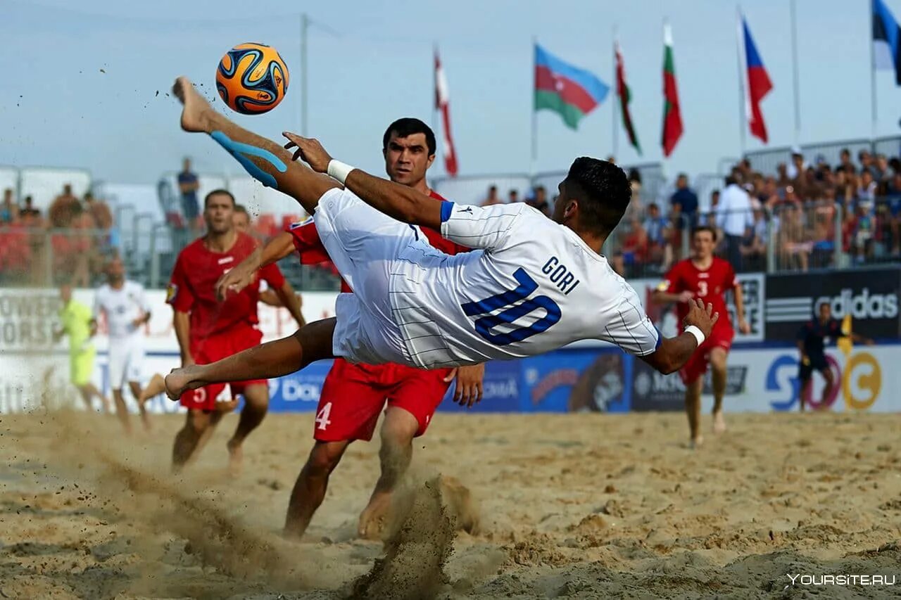 Beach soccer world. Пляжный футбол. Футбол на песке. Футбол пляжный футбол. Футбол на пляже.