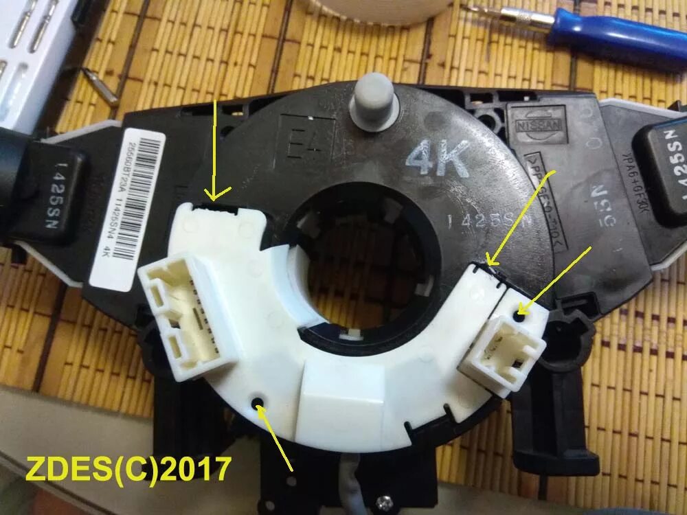 Шлейф подрулевой j10. Подрулевой шлейф Ниссан Кашкай j10. Рулевой шлейф Ниссан Кашкай j10. Nissan Qashqai шлейф подрулевой. Подрулевой шлейф Ниссан Кашкай 2008.