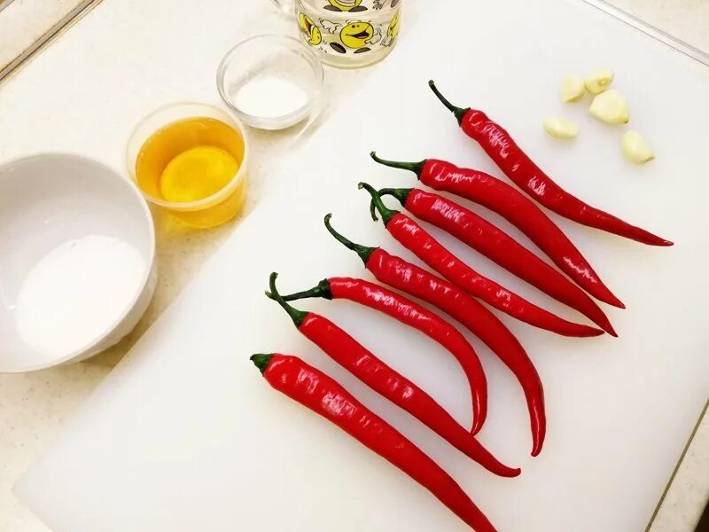 Квашеные баклажаны. Острая соленая пища. Баклажаны со сладким перцем. Когда сезон перца. Печёные овощи в духовке.