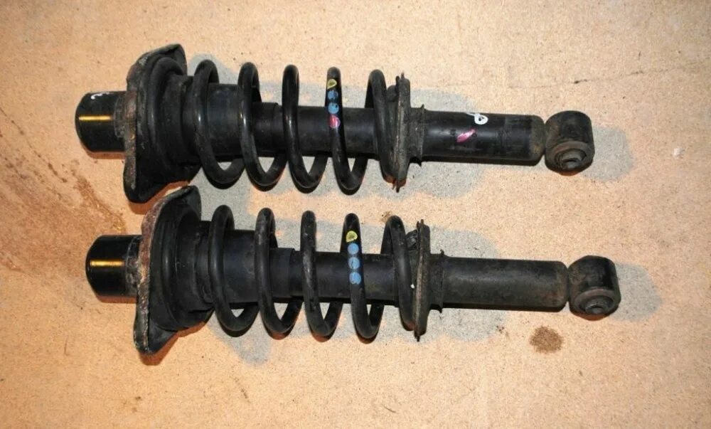 Задний амортизатор а6 с5. Амортизатор передний а6 с5. Задний амортизатор а6 с5. Стойка на ауди а6 с5 удлиненный шток. Амортизатор задний audi a6 c5 quattro.