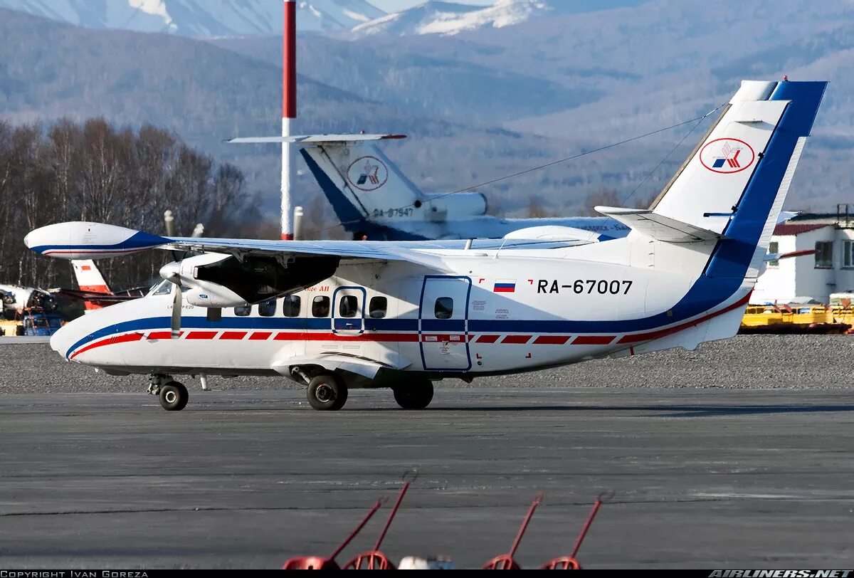 Гоу ту бас петропавловск. Let l-410 Turbolet. L 410 UVP-e20. Let l-410uvp-e20. Let 410uvp-e20 Turbolet.