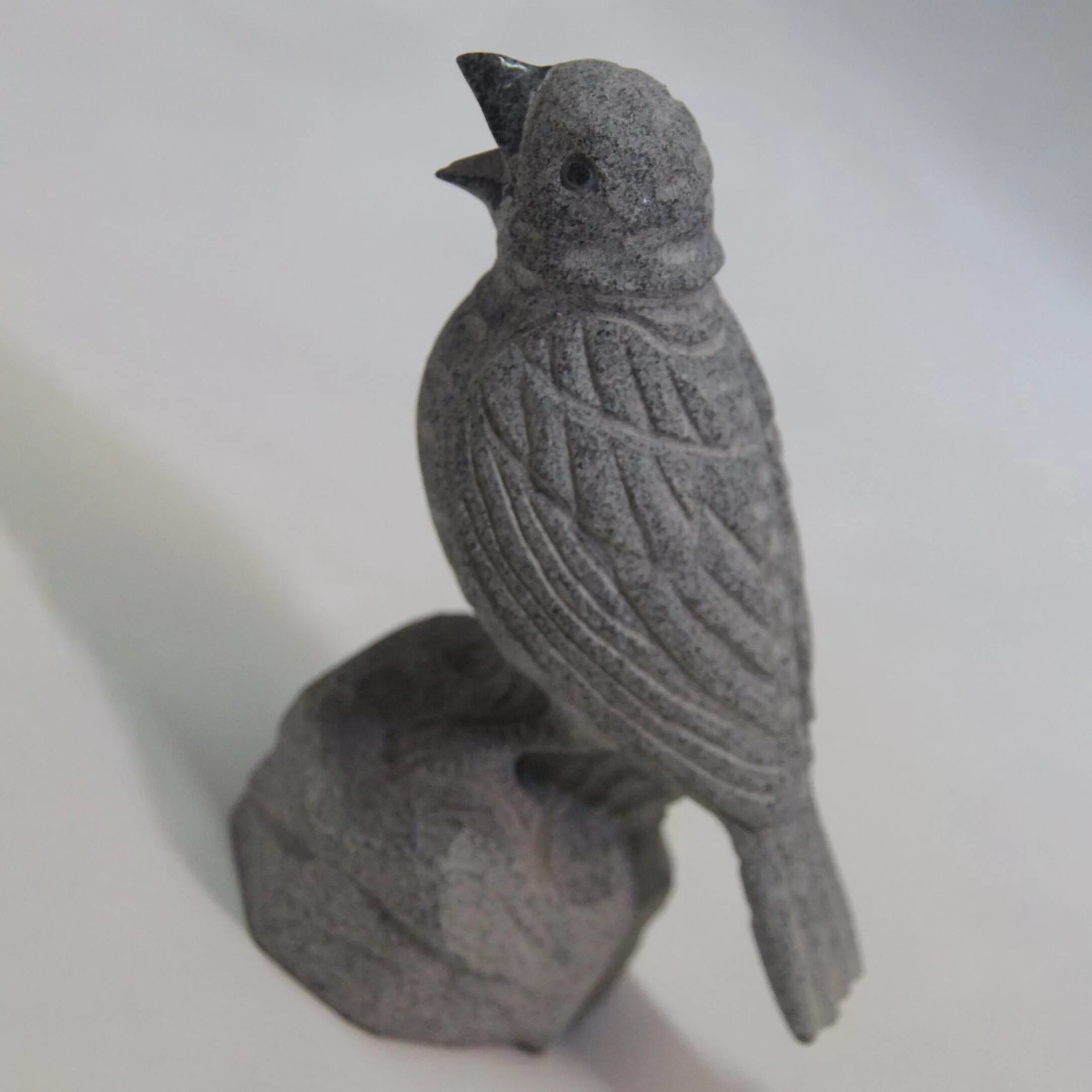 Stone birds. Птицы из камня. Каменная птица. Птица на Камне. Фигура камень с птичкой.