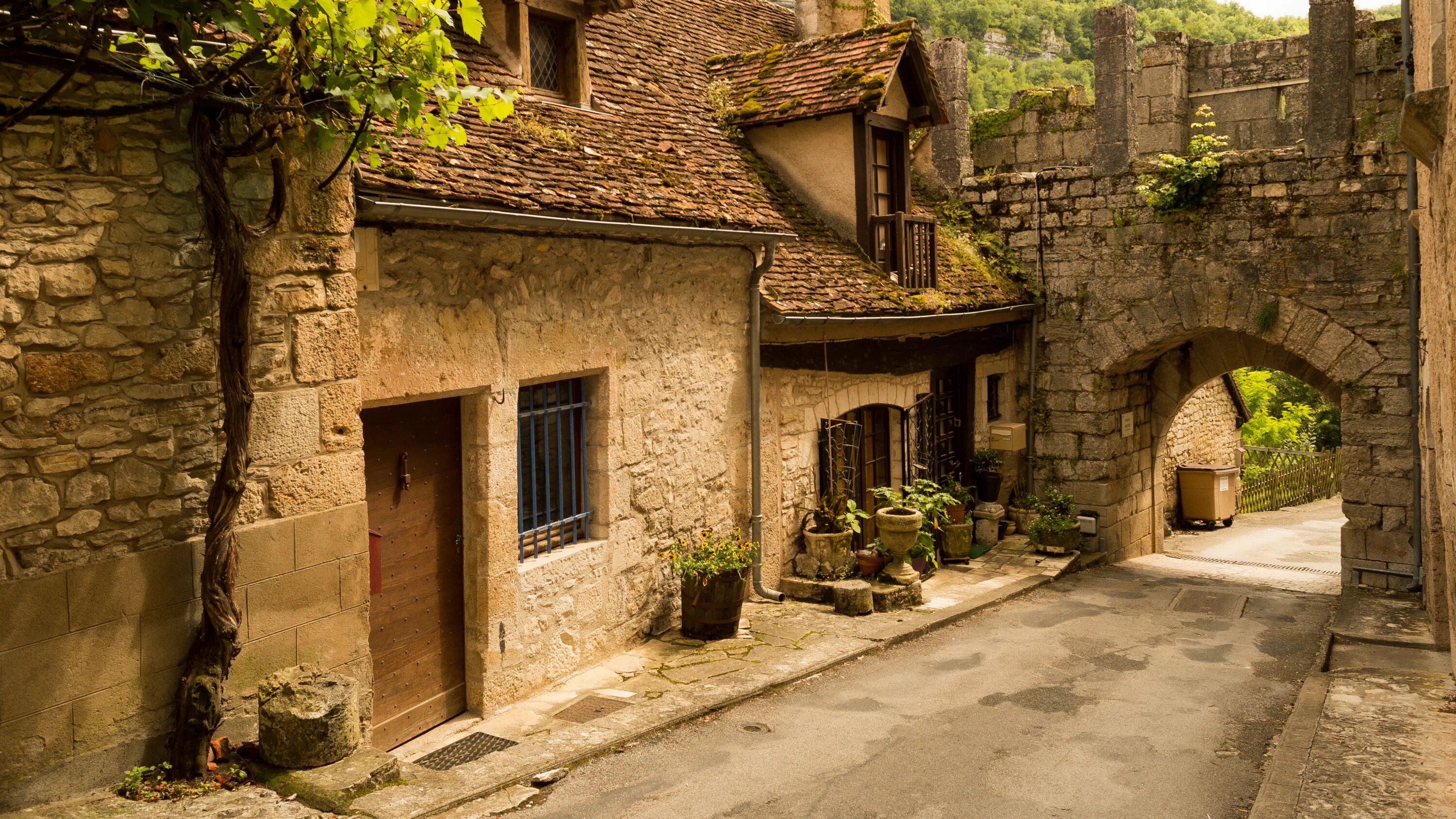 Medieval village. Деревня Рокамадур Франция. Рокамадур Франция улицы. Средневековая деревня эз Италия. Средневековая деревня во Франции.