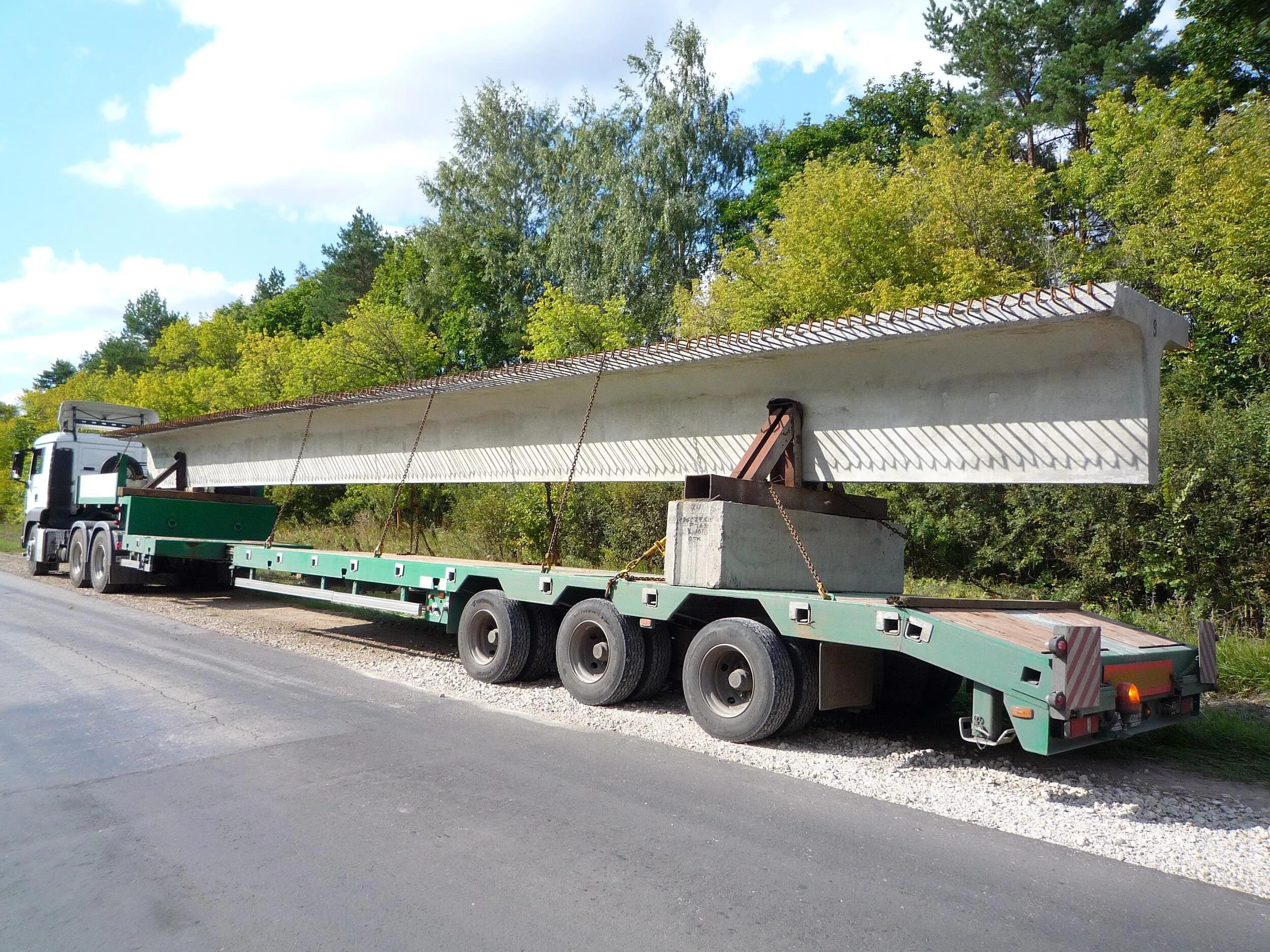 Перевозка грузов рб. КАМАЗ негабарит 30 метров. Трал 20 метров. ЧМЗАП 999039. Раздвижной трал 20 метров.