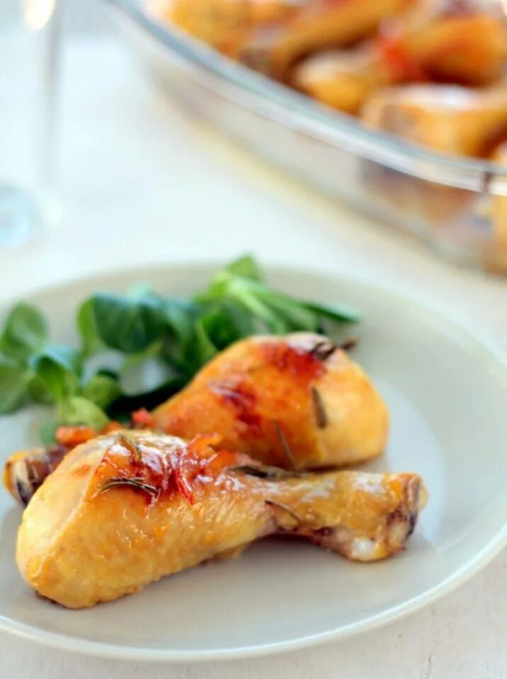 Курица с грушей. Куриные ножки 2 шт. Карамелизованная курица. Курица с корицей. Курица с черносливом.