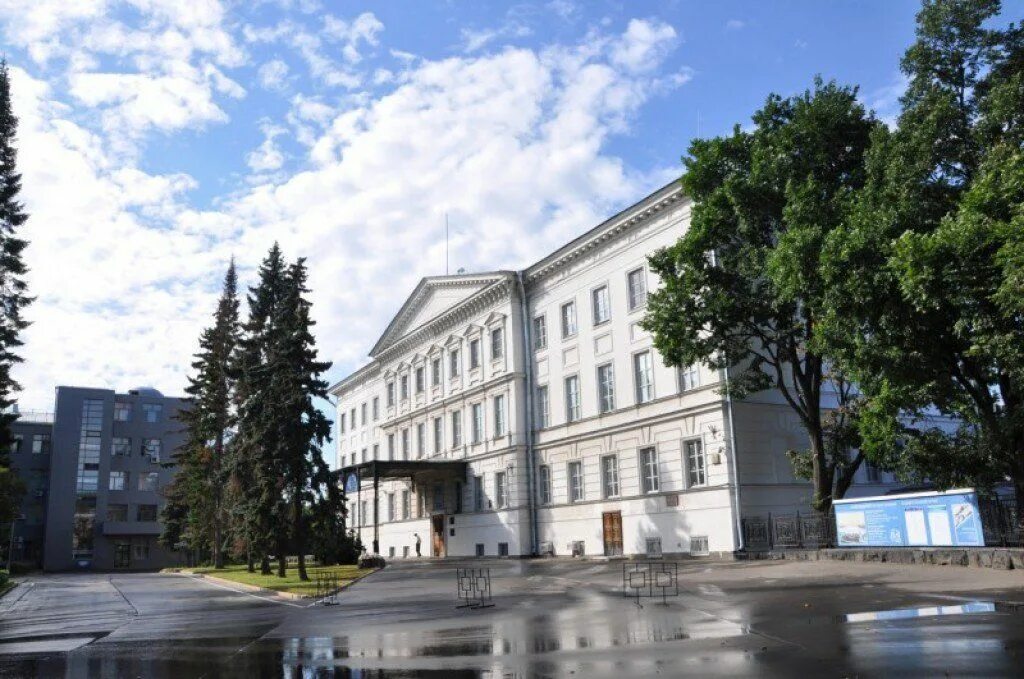 Нижегородская ярмарка нижний новгород. Гату нижний новгород. Политех нижний новгород. Сельхоз вуз нижний новгород. Драматический театр горького нижний новгород.